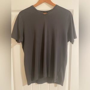Robert Barakett SS V-neck shirt